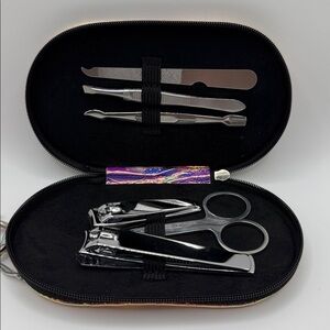 NAIL KIT Manicure Essentials Zipper Holographic Geometric Grooming